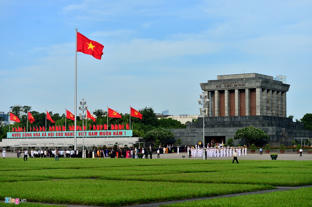 Viếng lăng Hồ Chí Minh
