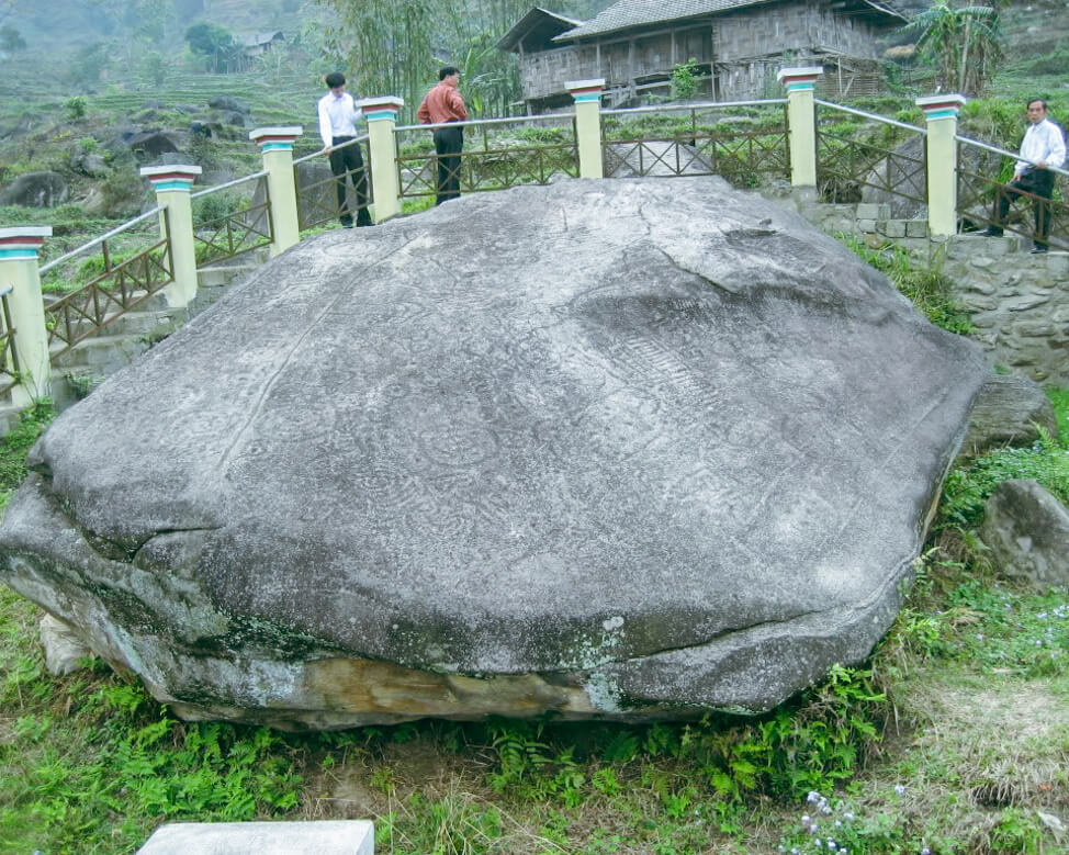 Bãi đá cổ Sapa